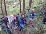REM-BLONG-Mobil-Toyota-Innova-Nopol-L-1920-FB-berpenumpang-tujuh-orang-m.jpg