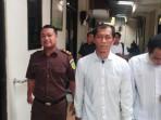 ROKOK-ILEGAL-Dua-terdakwa-perkara-ribuan-peredaran-rokok-ilegal-di-Moj.jpg