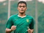 Rachmat-Irianto-saat-latihan-bersama-Persebaya-Surabaya-pada-tahun-2022.jpg