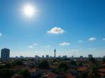 Ramalan-Cuaca-Surabaya-Hari-Ini-Jumat-10-Oktober-2025-Cerah-Sepanjang-Hari-Waspadai-Panas-Matahari.jpg