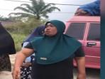 Rezeki-Nomplok-Bu-Vina-Tetangga-yang-Bantu-Safitri-saat-Diceraikan-Suami-PPPK-Nangis-Diajak-Umroh.jpg