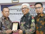 SEMAKIN-MENDUNIA-Rektor-Universitas-Trunojoyo-Madura.jpg