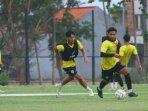 Sesi-latihan-Persela-untuk-menghadapi-kebangkitan-Deltras.jpg