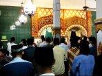 Shalat-Tarawih-di-Masji-Jami-Bathoro-Katong.jpg