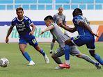 Sho-Yamamoto-saat-beraksi-di-laga-Persib-Bandung-vs-Persebaya-Surabaya.jpg