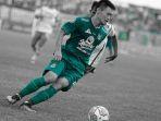 Sho-Yamamoto-saat-membela-Persebaya-di-Liga-1-2022-2023.jpg