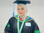 Sosok-Hawa-Ainur-Maulida-Wisudawan-Terbaik-UNJ-yang-saat-Kuliah-Harus-Tempuh-80-Km-Setiap-Hari.jpg