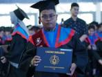Sosok-Hilmi-Anak-Tukang-Potong-Rambut-Jadi-Wisudawan-Terbaik-ITS-Sempat-Minder-karena-Salah-Jurusan.jpg