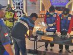 Suasana-tes-urine-untuk-sopir-dan-kru-bus-yang-digelar-di-Terminal-Purabaya.jpg