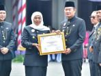TERIMA-PENGHARGAAN-Pemkab-Lamongan-meraih-juara-1-pada-penam.jpg