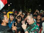 Penuturan Prajurit TNI Saat Pembakaran Grahadi Surabaya, Situasi Kondusif Berkat Pendekatan Humanis