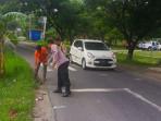 TRUK-TABRAK-MOTOR-Petugas-kepolisian-yang-datang-ke-loka.jpg