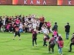 Tim-PSM-foto-bersama-merayakan-gelar-juara-Liga-1-2022.jpg