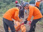 Tim-SAR-evakuasi-jasad-pendaki-asal-Cengkareng-yang-hilang-di-Gunung-Wilis.jpg