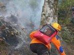 Tim-gabungan-saat-memadamkan-api-di-Gunung-Arjuno.jpg