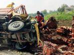Tugu-Perbatasan-Magetan-Ponorogo-Hancur-Ditabrak-Truk.jpg