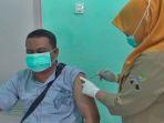 VAKSINASI-Para-calon-jemaah-haji-2025-di-Kabupaten-Madiun-mengikuti-vaksinasi.jpg
