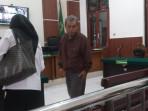 VONIS-Sukiman-pemilik-UD-Jaya-Abadi-terbukti-menjual-minyak-gore.jpg