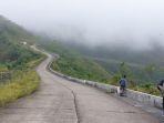 WISATA-GUNUNG-KELUD-Wisatawan-tengah-menikmati-suasana-Gunung-Kelud.jpg