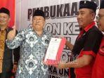 Wali-Kota-Blitar-Santoso-saat-mengambil-formulir-Kota-Blitar-Rabu-152024.jpg