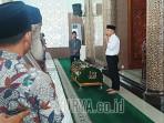 Wali-Kota-Surabaya-Eri-Cahyadi-melayat-di-kawasan-Perumahan-Penjaringan-Sari.jpg