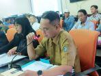 Warga-Kampung-Karangan-saat-protes-di-Komisi-C-DPRD-Surabaya.jpg