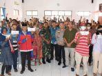 Warga-Kota-Kediri-penerima-manfaat-mendapatkan-bantuan-sosial.jpg