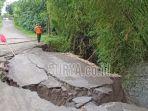 Warga-harus-memutar-sejauh-7-kilometer-karena-akses-di-jembatan-ditutup-total.jpg
