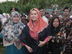 Zannuba-Ariffah-Chafsoh-atau-dengan-Yenny-Wahid.jpg