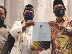 bacabup-bhs-saat-menerima-rekom-dari-ketua-dpd-pks-sidoarjo.jpg