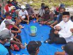 bambang-haryo-bhs-berbincang-dengan-sejumlah-petani.jpg
