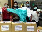 bantu-apd-bambang-haryo-soekartono-memberikan-bantuan-apd.jpg