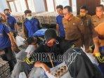 bantuan-paket-sembako-di-kantor-dinas-sosial-pamekasan.jpg