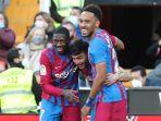 barcelona-trio-adama-ferran-torres-dan-pierre-emerick-aubameyang-merayakan-gol.jpg