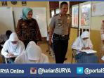 berita-gresik-kapolres-tinjau-unas-di-slb-gresik_20160405_123949.jpg