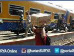 berita-surabaya-kereta-api-pt-kai-stasiun-pasar-turi_20160627_115837.jpg