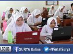 berita-surabaya-komputer-siswa-unbk_20160229_161331.jpg