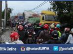 berita-surabaya-macet-di-jalan-gresik_20160420_180830.jpg