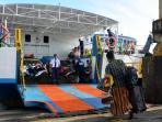 berita-surabaya-pemudik-kapal-lebaran_20160629_132229.jpg