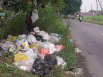 buang-sampah-di-jalan-Sidoarjo.jpg