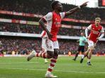 bukayo-saka-merayakan-golnya-di-laga-arsenal-vs-newcastle.jpg