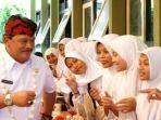 bupati-nganjuk-memotivasi-para-pelajar.jpg