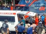 bus-laka-di-Desa-Botoh-Kecamatan-Lumbang-Probolinggo-Minggu-1492025-siang.jpg