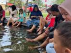 dalam-Taman-Tara-Sidoarjo-Minggu-19102025-Terapi-ikan-ini-dapat-dinikmati-secara-gratis.jpg