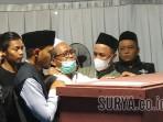 di-ruang-tunggu-keluarga-RS-Bhayangkara-Surabaya-pada-Senin-13102025-malam.jpg
