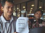 direktur-riset-isrc-achmad-jalaluddin-menunjukkan-hasil-surveinya.jpg