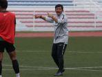 direktur-teknik-pssi-indra-sjafri-saat-menjadi-pelatih-timnas-indonesia-muda.jpg