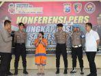 ersangka-saat-digelandang-di-polresta-sidoarjo.jpg