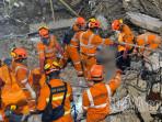 evakuasi-al-khoziny-sudah-ada-54-korban-meninggal-dunia-dalam-tragedi-itu.jpg