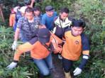 evakuasi-korban-laka-Mojokerto-8.jpg